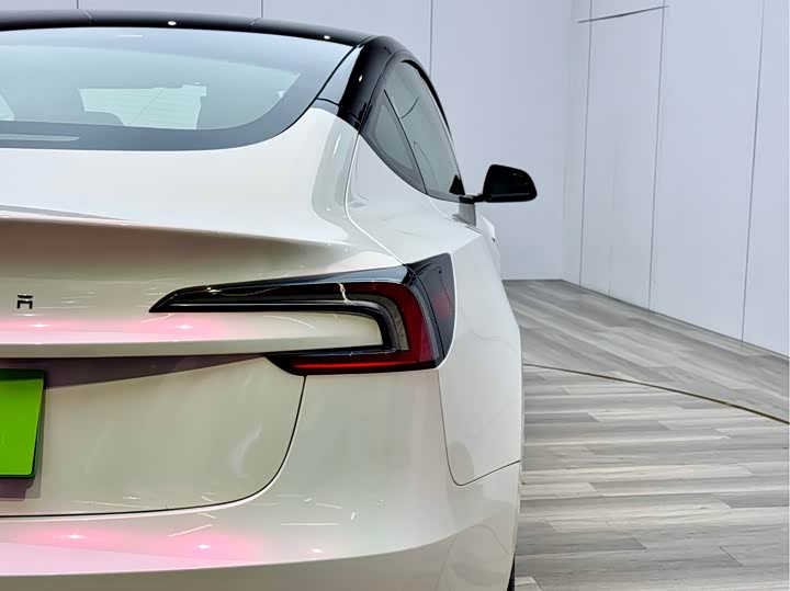 Фото 8 - Tesla Model 3