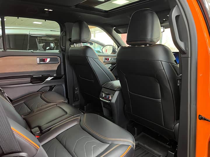 Фото 6 - Ford Explorer