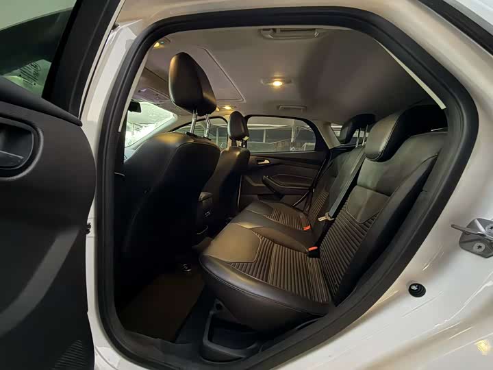 Фото 6 - Ford Focus