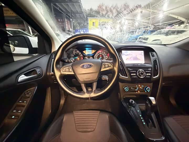 Фото 7 - Ford Focus