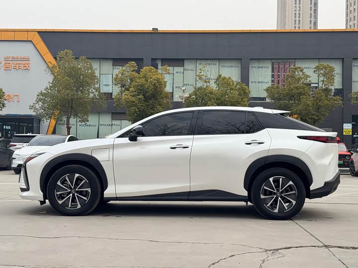 Фото 5 - Lexus RZ