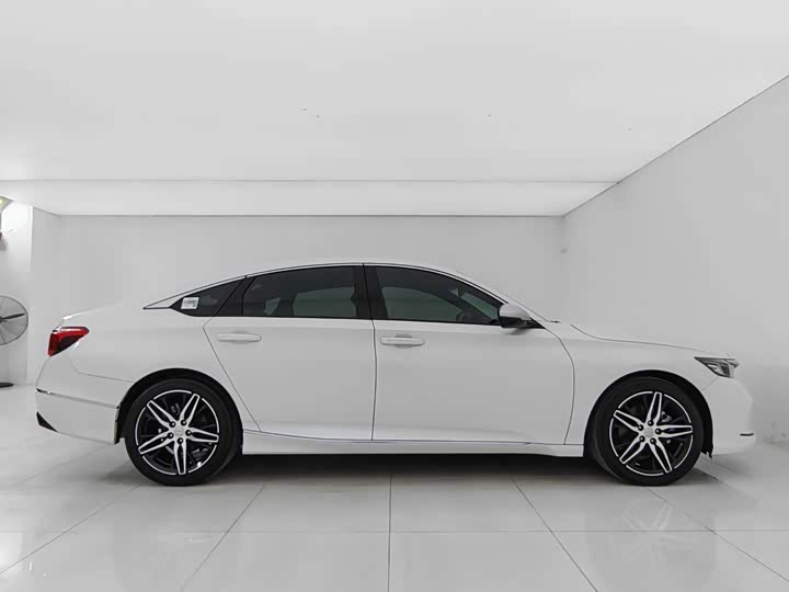 Фото 8 - Honda Inspire