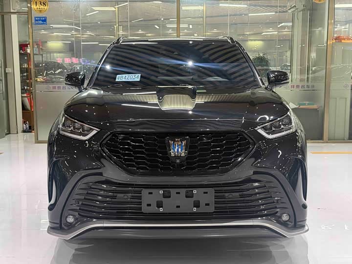 Фото 2 - Toyota Crown Kluger