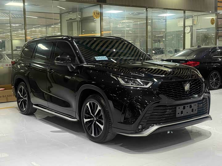 Фото 3 - Toyota Crown Kluger