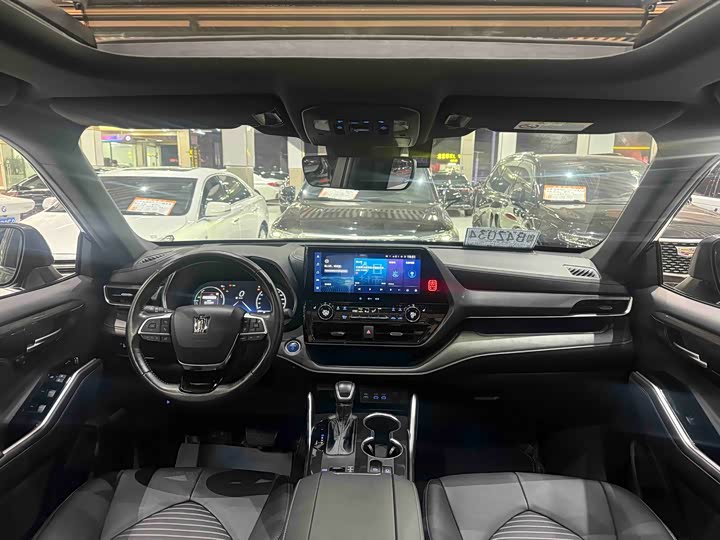 Фото 8 - Toyota Crown Kluger