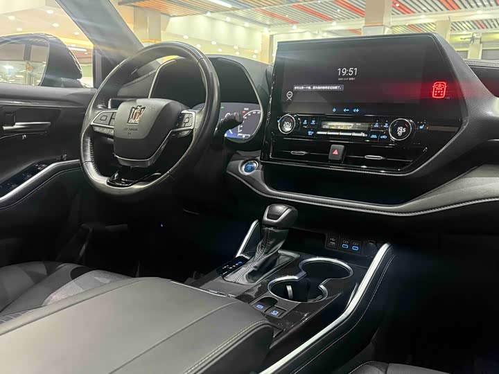 Фото 9 - Toyota Crown Kluger