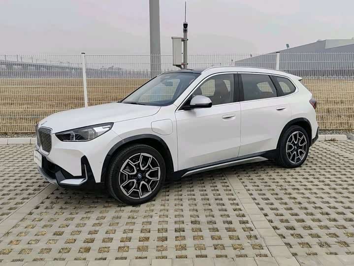 Фото 1 - BMW iX1