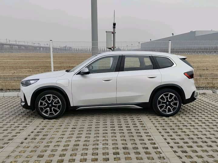 Фото 4 - BMW iX1