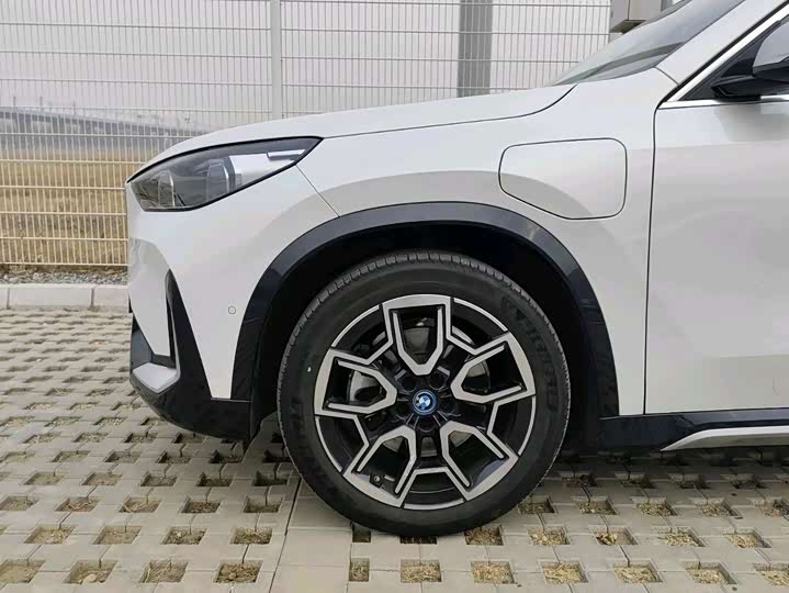 Фото 6 - BMW iX1