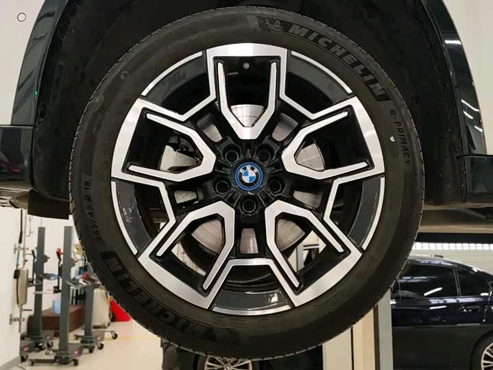 Фото 9 - BMW iX1