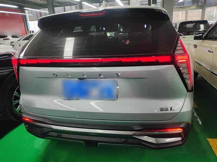 Фото 6 - Geely Atlas L