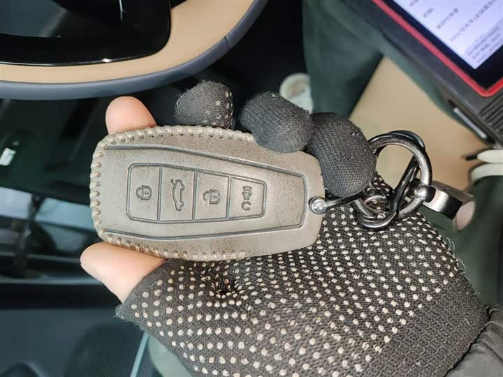 Фото 9 - Geely Atlas L