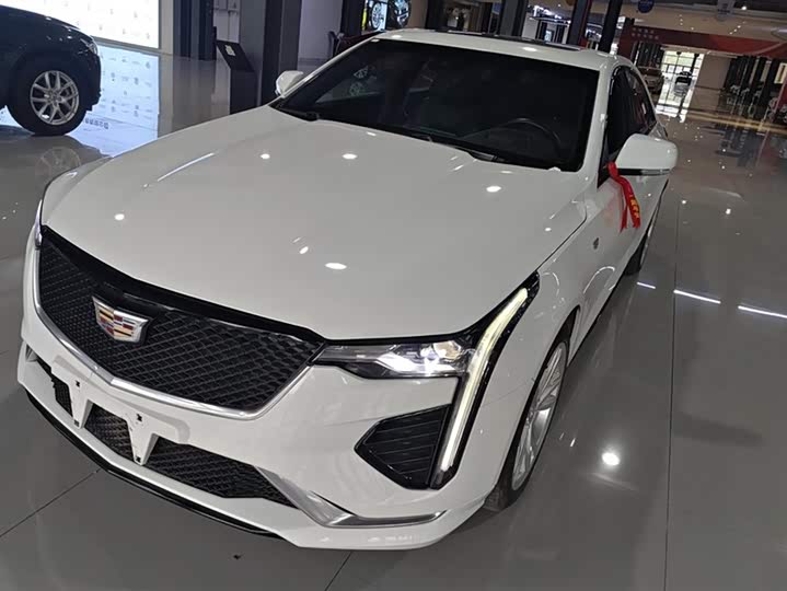 Фото 1 - Cadillac CT4