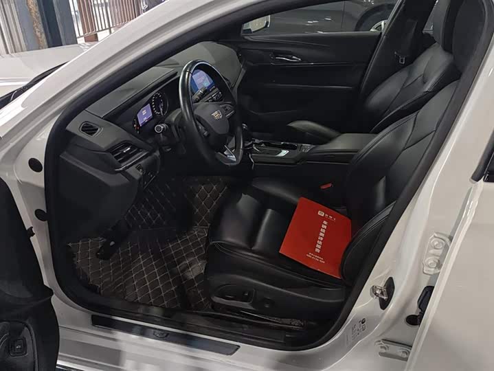 Фото 9 - Cadillac CT4