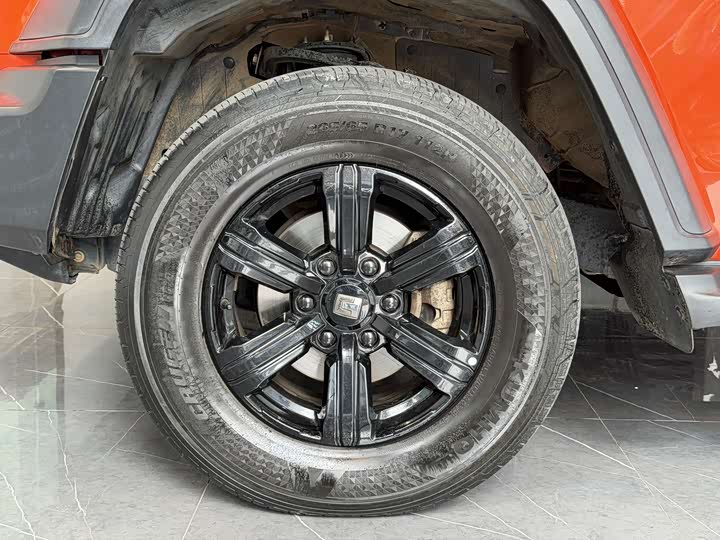 Фото 9 - Tank 300