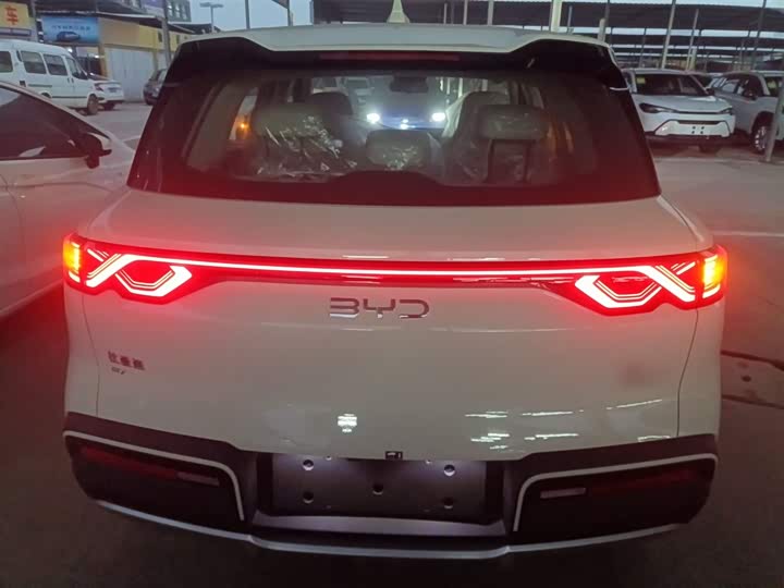 Фото 6 - BYD Yuan Up