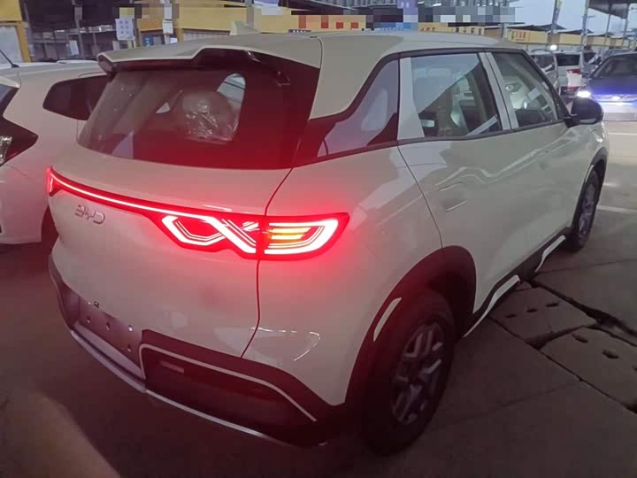 Фото 7 - BYD Yuan Up