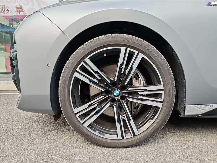 Фото 8 - BMW 7 Series