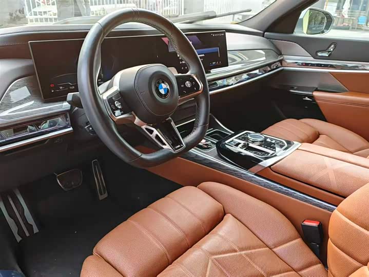 Фото 9 - BMW 7 Series