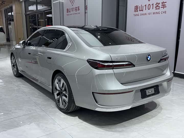 Фото 8 - BMW i7