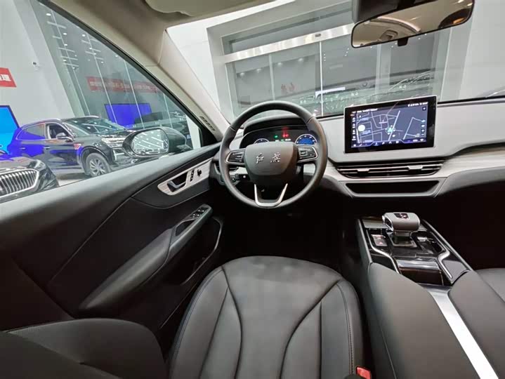 Photo 5 - Hongqi E-QM5