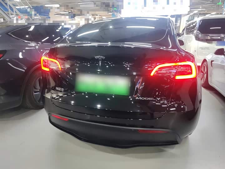 Фото 6 - Tesla Model Y