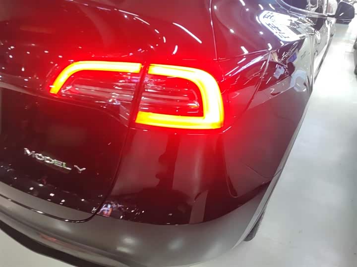 Фото 8 - Tesla Model Y