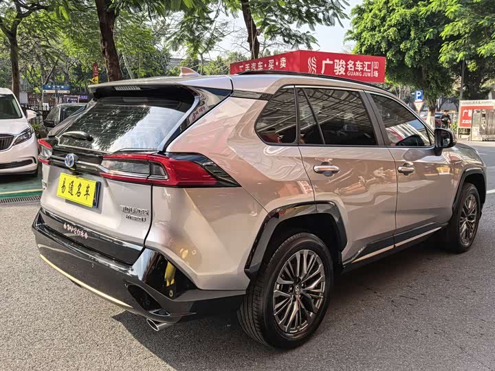 Фото 6 - Toyota Wildlander