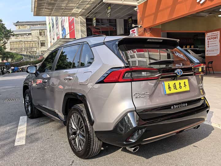 Фото 8 - Toyota Wildlander