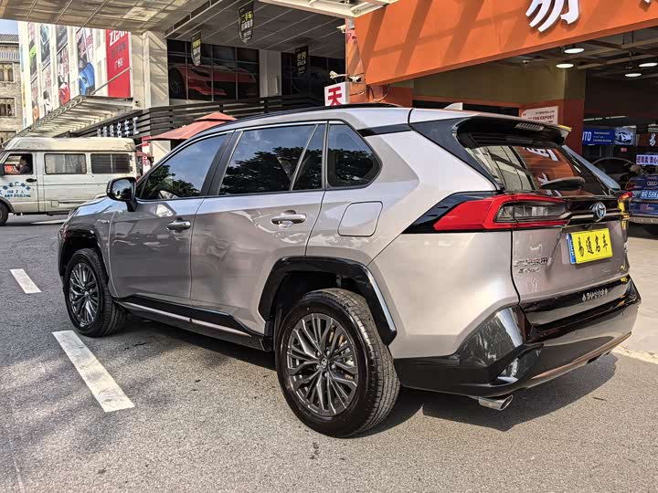 Фото 9 - Toyota Wildlander