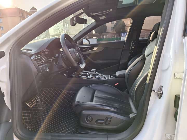 Фото 5 - Audi A4L