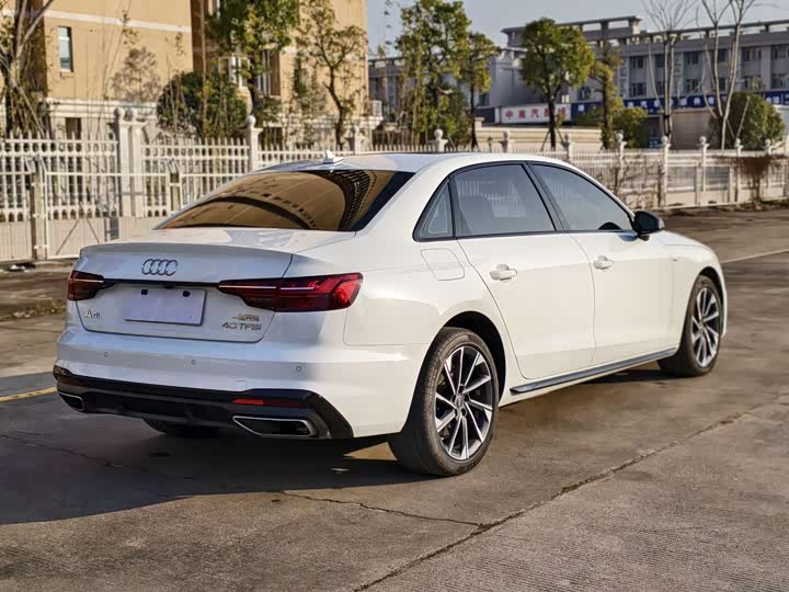 Фото 9 - Audi A4L