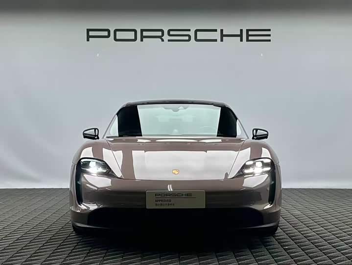 Фото 2 - Porsche Taycan