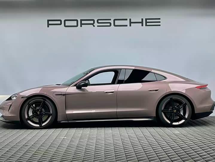 Фото 4 - Porsche Taycan