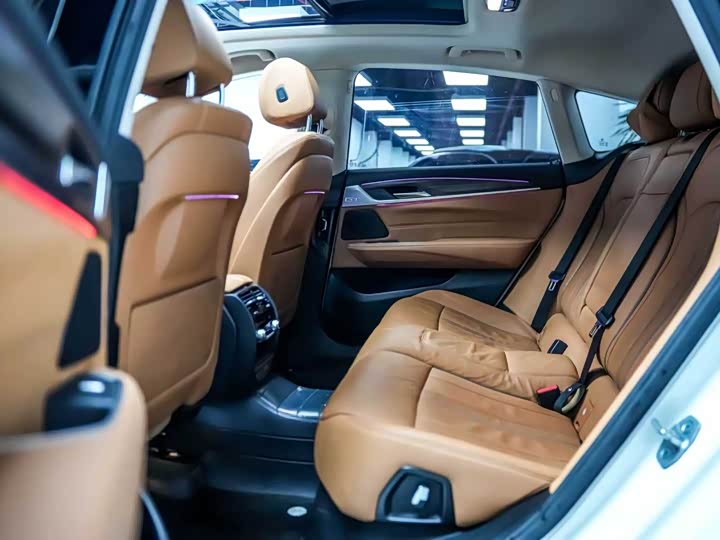 Фото 8 - BMW 6 Series GT