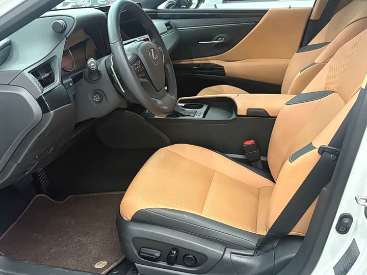 Фото 4 - Lexus ES