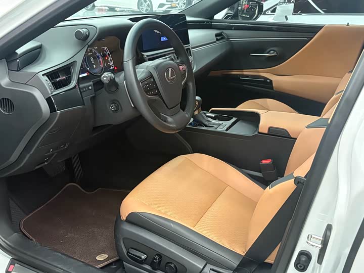 Фото 5 - Lexus ES