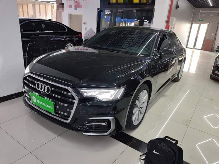 Фото 1 - Audi A6L