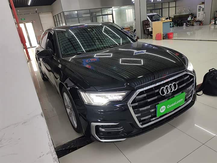 Фото 4 - Audi A6L