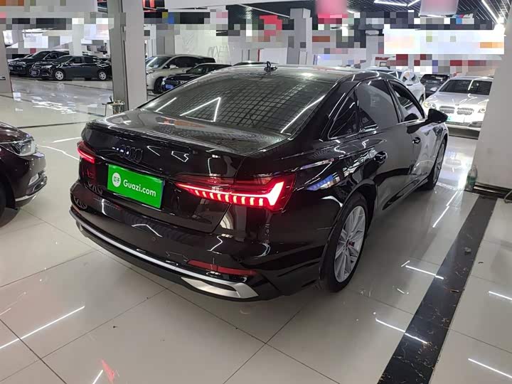 Фото 7 - Audi A6L