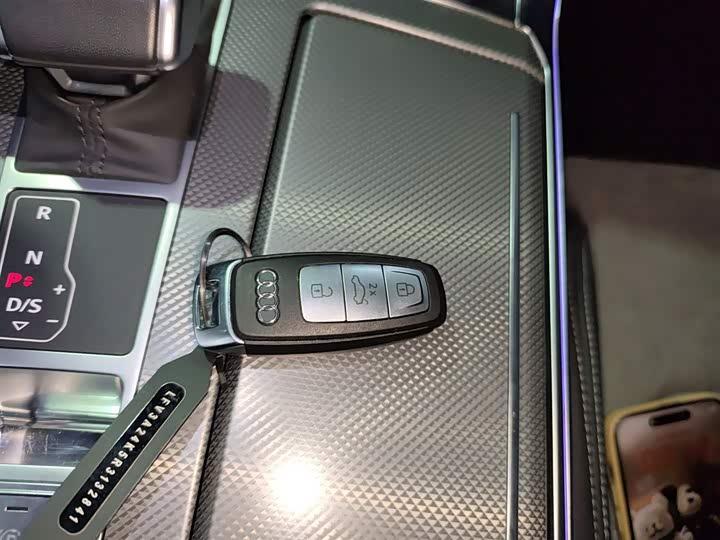 Фото 9 - Audi A6L