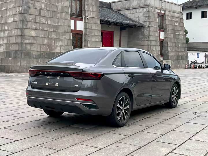 Фото 5 - Geely Emgrand