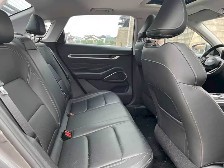 Фото 8 - Geely Emgrand