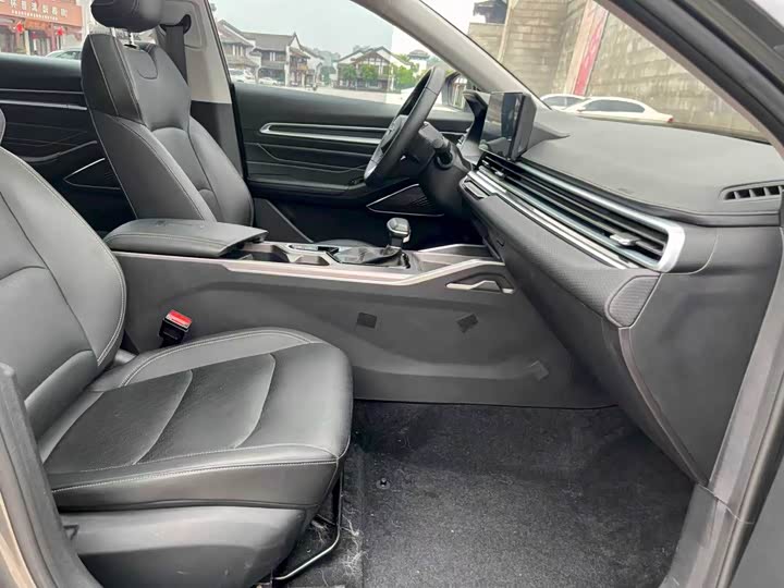 Фото 9 - Geely Emgrand