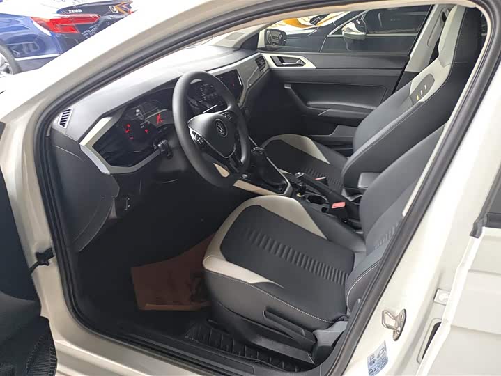 Фото 9 - Volkswagen Polo