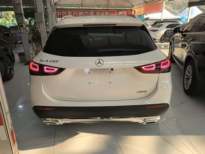 Фото 6 - Mercedes-Benz GLA-Class