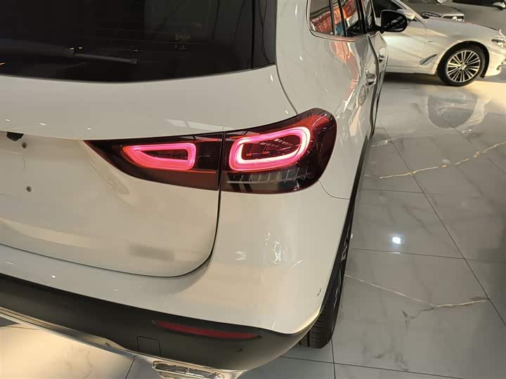 Фото 8 - Mercedes-Benz GLA-Class