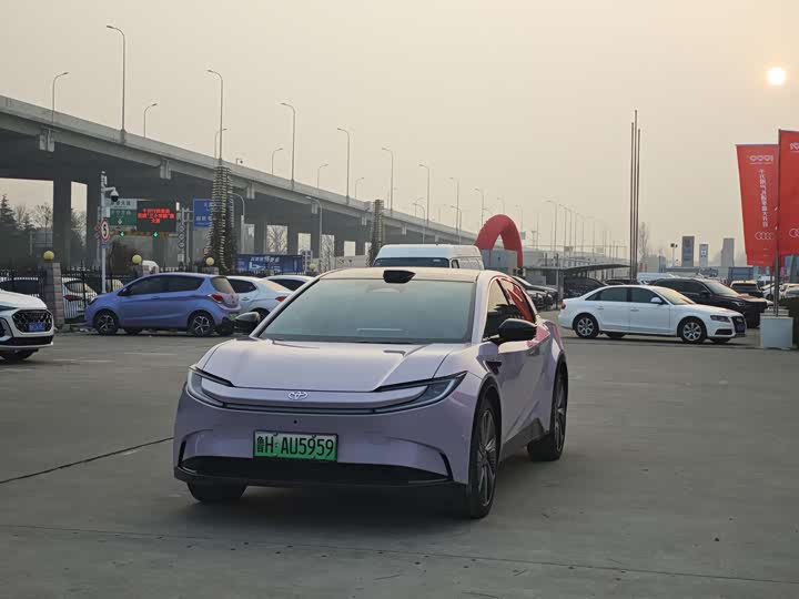 Фото 1 - Toyota bZ5