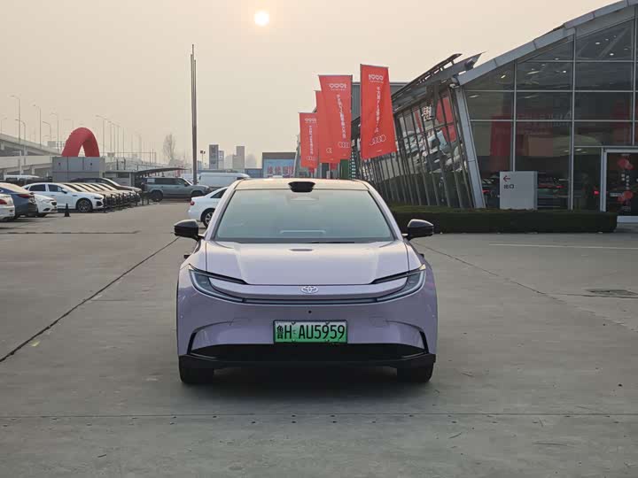 Фото 2 - Toyota bZ5