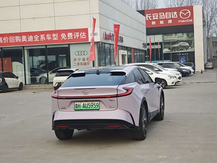 Фото 7 - Toyota bZ5